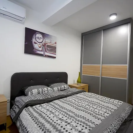 Apartment In Center *